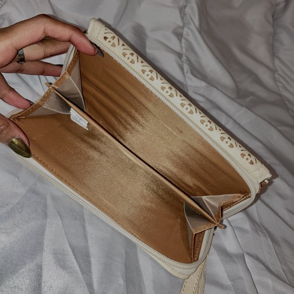 Beige/ off white purse clutch wristlet with compartments - Picture 3 of 4